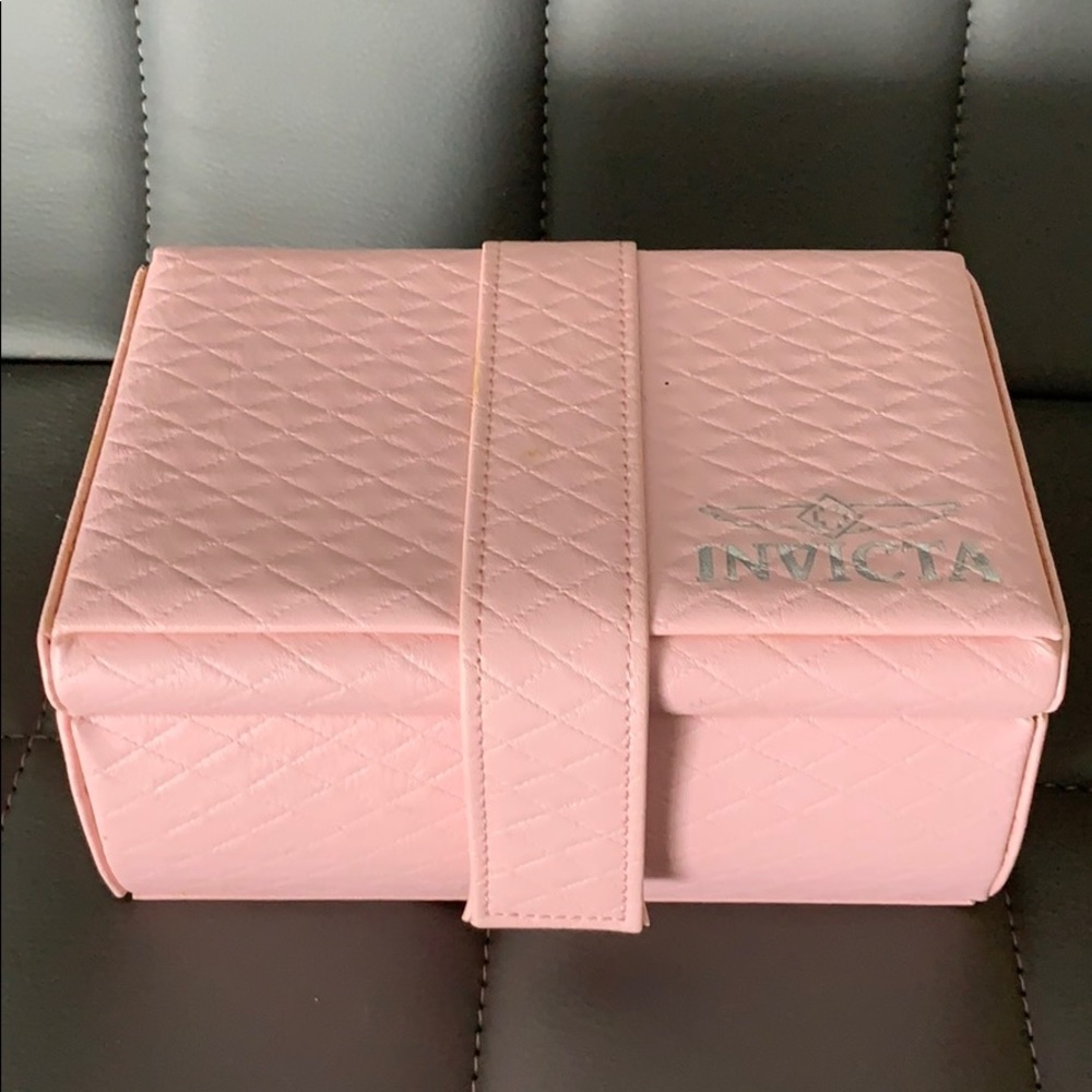 Watch case by Invicta , holds 3